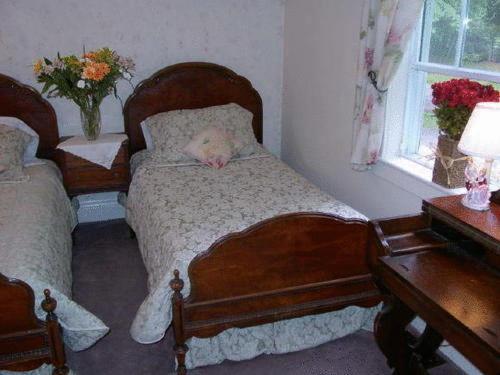 Antique Slumber Old Town Bed & Breakfast Ниагара-он-те-Лейк Экстерьер фото